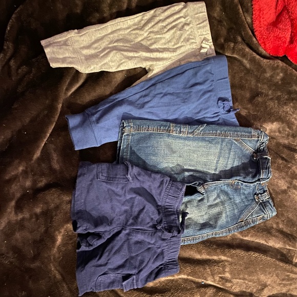 Onesies long sleeve and short sleeve. 3 pants 1 pair of shorts. All 3-6 months - Picture 3 of 4